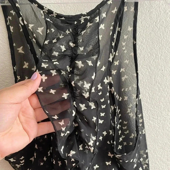 💥Libian Preowned Plus-Size Lightweight Butterfly’s Print Top - Picture 5 of 6